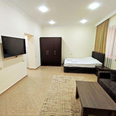 יירבאן Aygestan Apartments מראה חיצוני תמונה