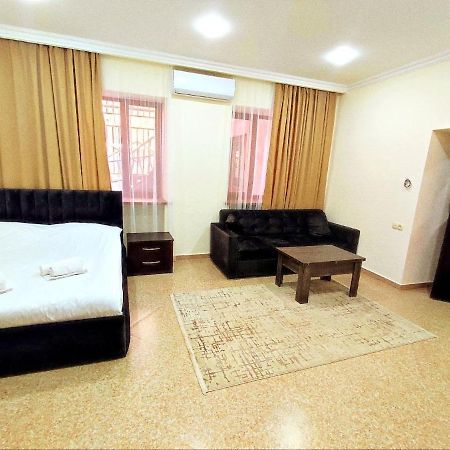 יירבאן Aygestan Apartments מראה חיצוני תמונה